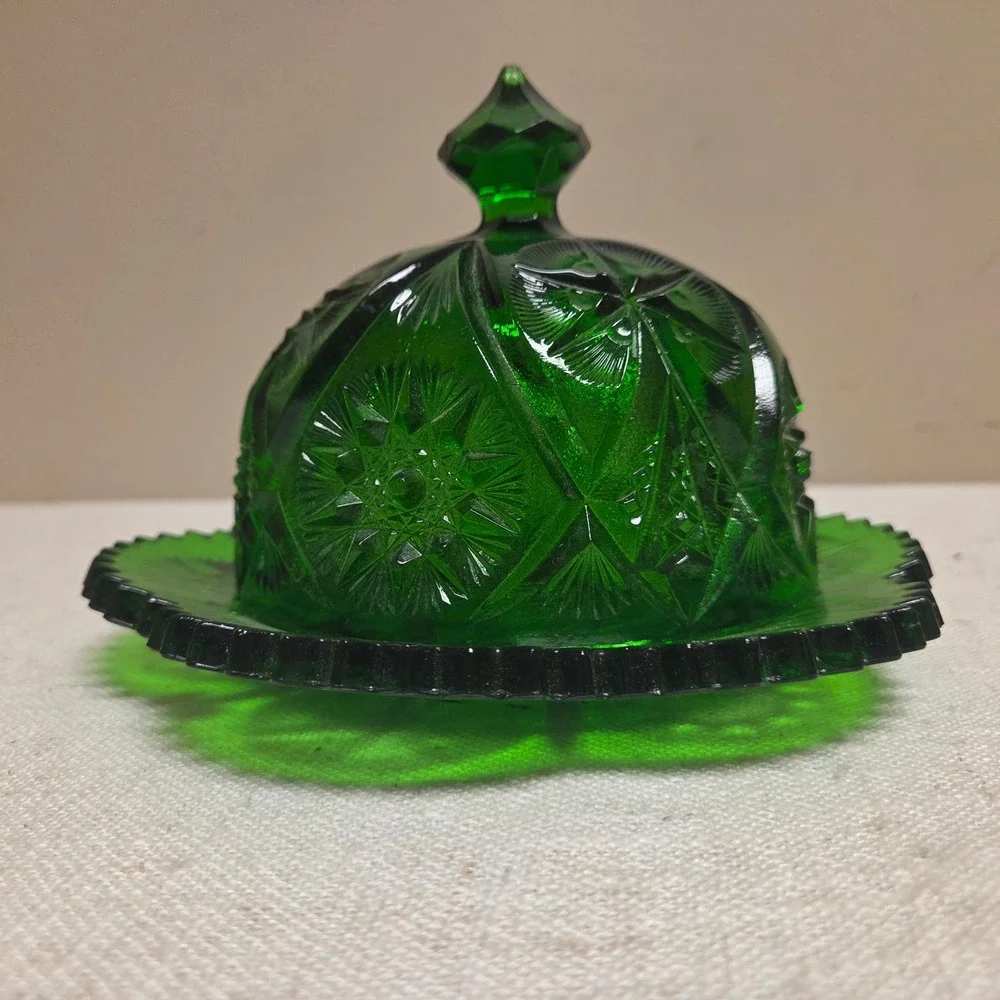 Vintage Emerald Green Glass Butter Dish Starburst Sawtooth - Picture 3 of 8